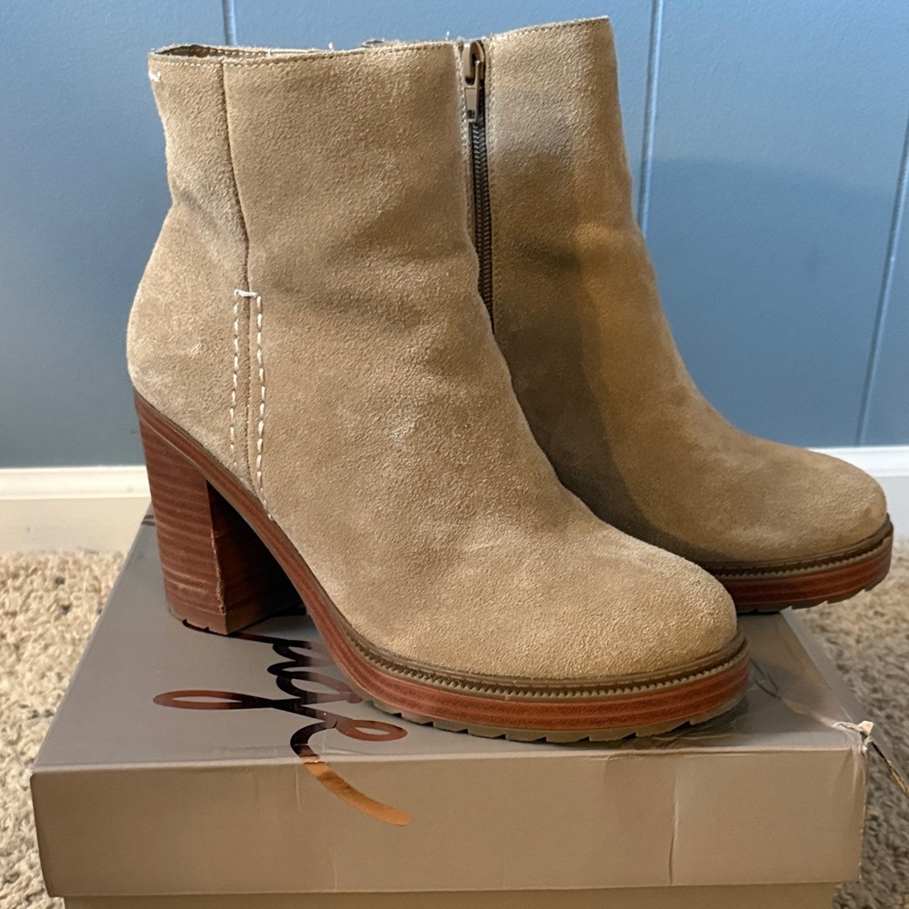 Crown Vintage Beige Suede Heeled Boots